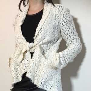 Elizabeth and James Size XSIvory Luminista Lace Jacket.